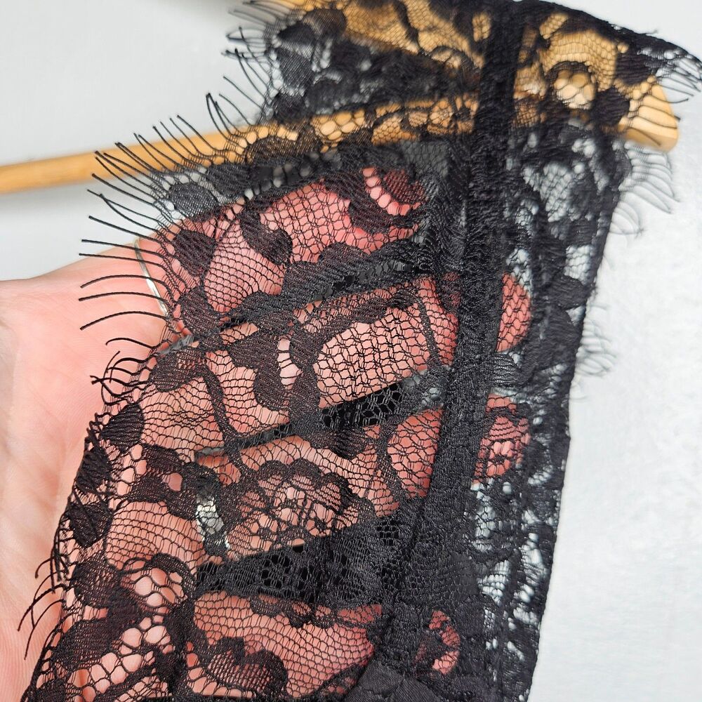 Elegant Black Lace Trim Tank Top - Picture 4 of 9